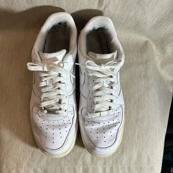 NIKE Sz 10.5 Air Force 1 Leather Low Top Lace Up Rubber Sole Basketball Sneakers - Picture 4 of 12